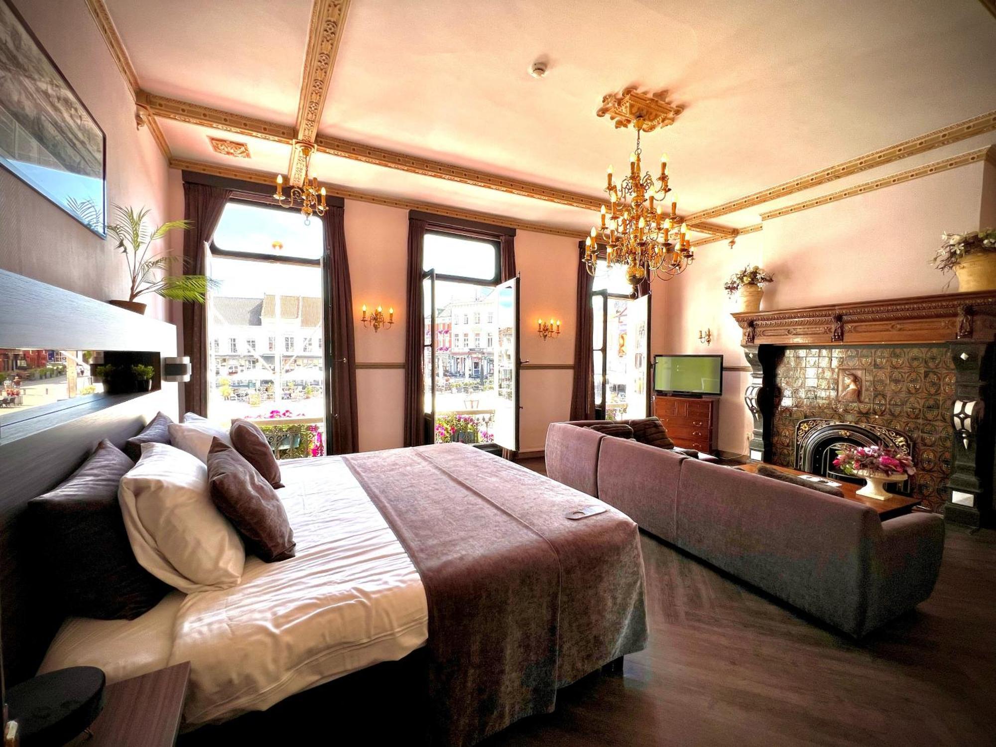 Grand Cafe Hotel De Bourgondier Berg-op-Zoom Extérieur photo