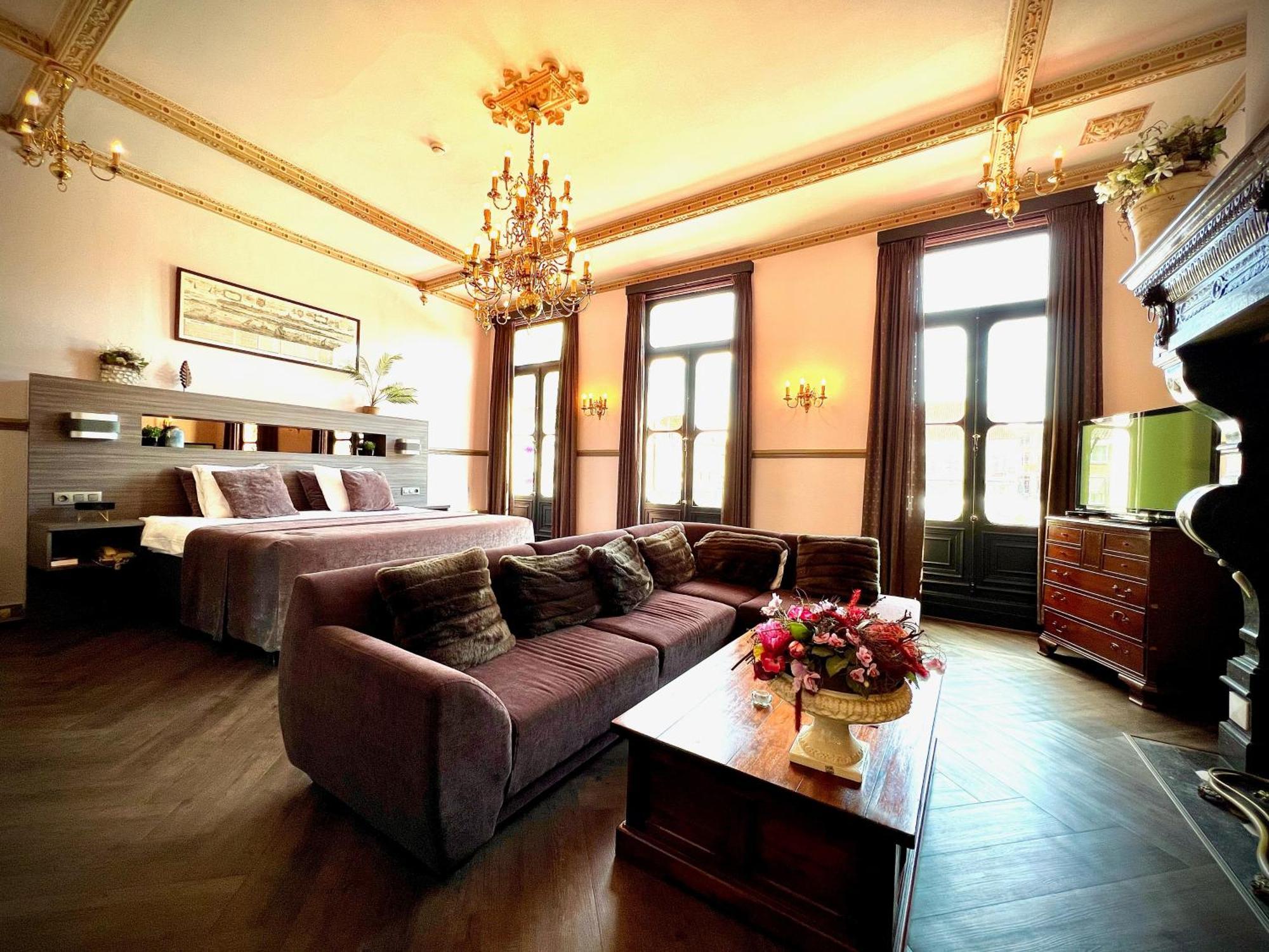 Grand Cafe Hotel De Bourgondier Berg-op-Zoom Extérieur photo