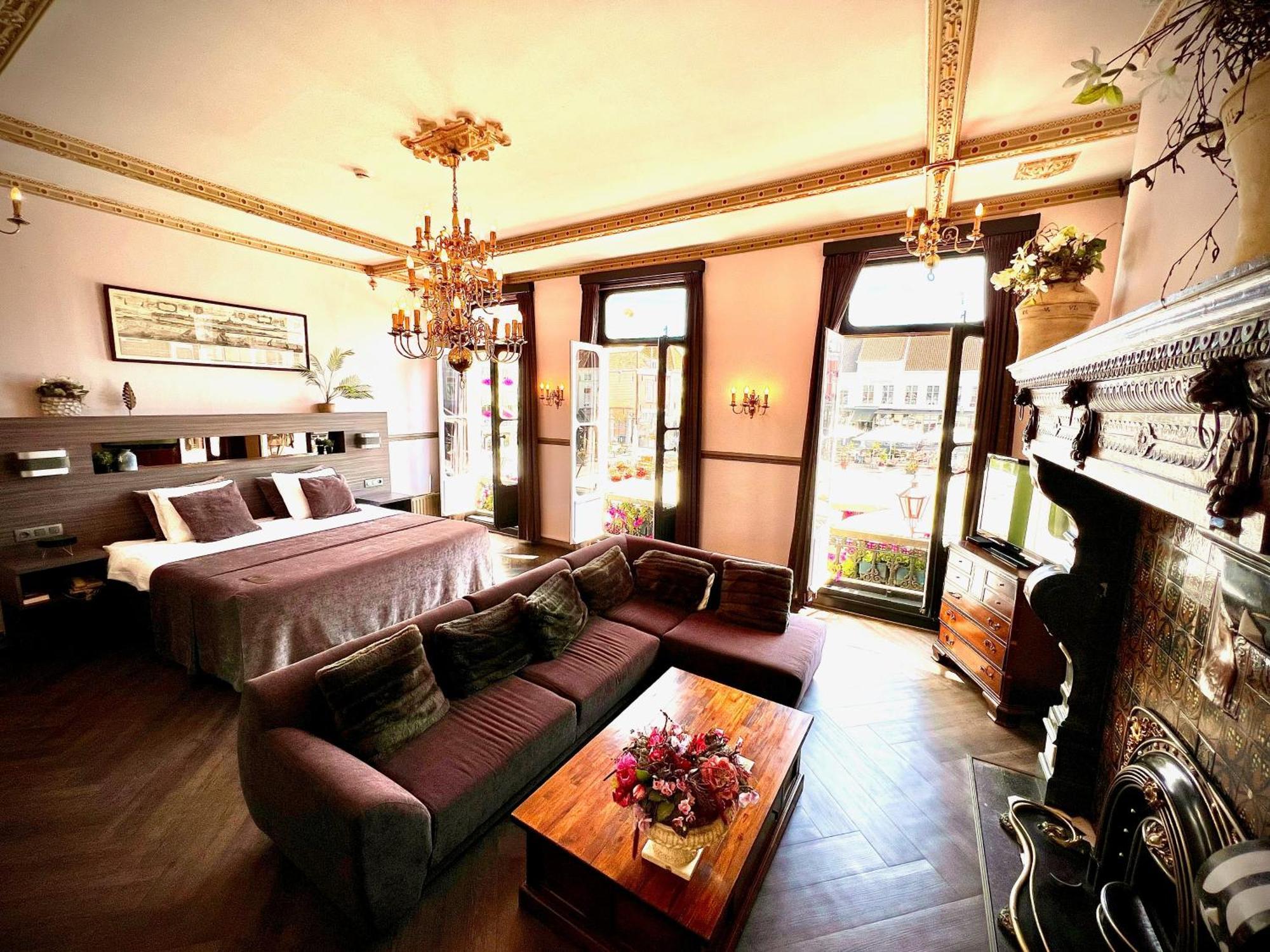 Grand Cafe Hotel De Bourgondier Berg-op-Zoom Extérieur photo