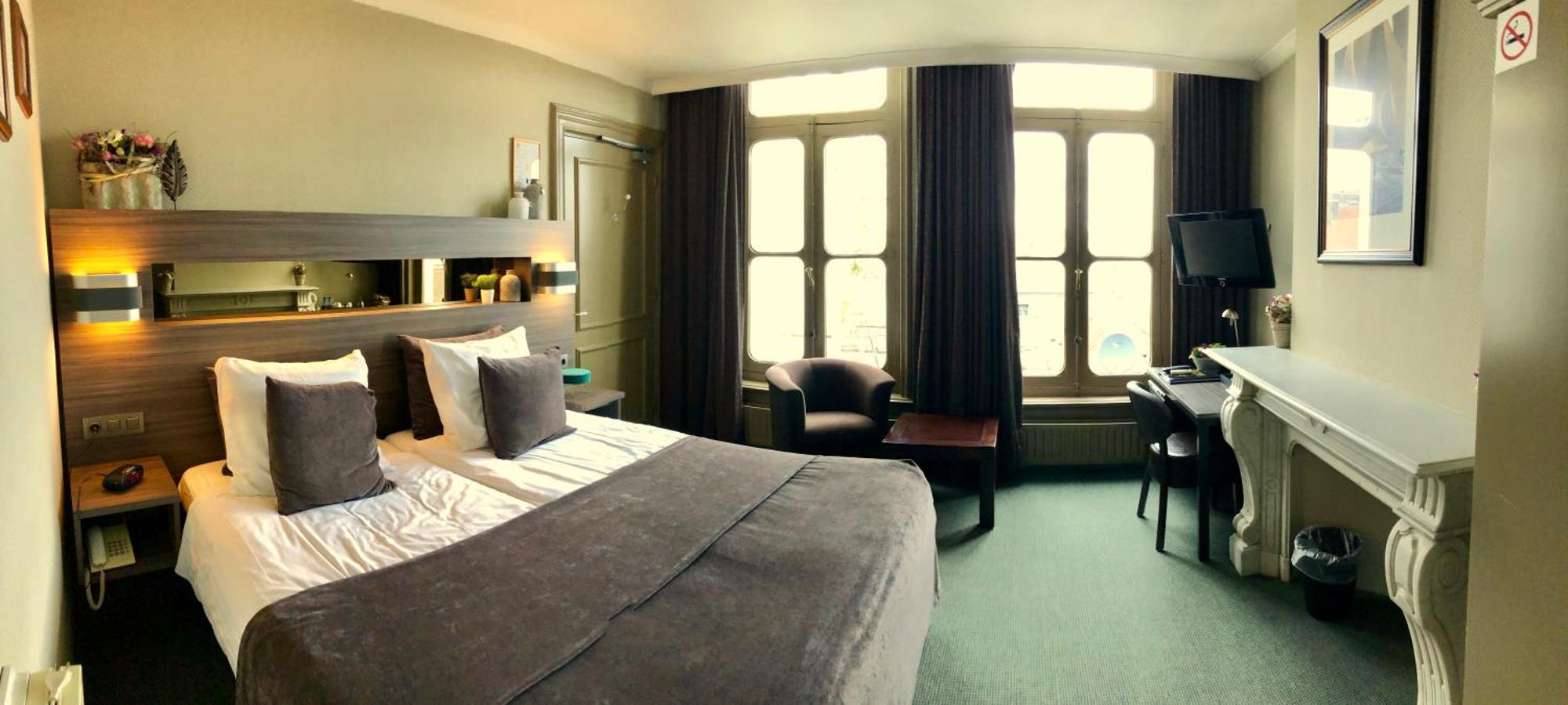 Grand Cafe Hotel De Bourgondier Berg-op-Zoom Extérieur photo